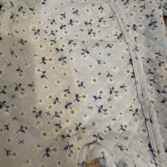 LILA AND JACK BABY GIRL 6-9 MONTH QUILTED SLEEPER - Picture 2 of 7